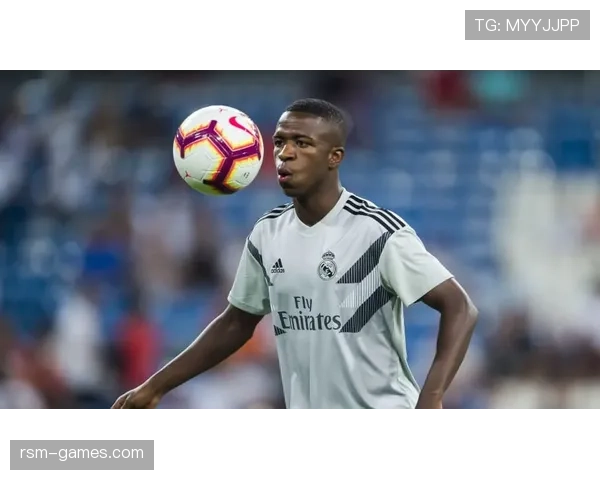 教练组对维尼修斯的特别指导