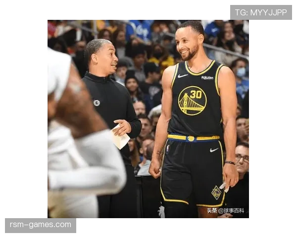 摩西马龙内线强攻提升篮板效率显著拉开与对手差距