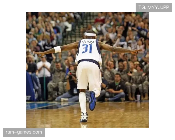 贾森·特里无球跑动效率提升显著 拉开防守助队关键得分